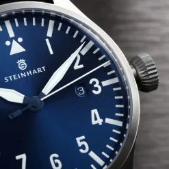 Steinhart Watches Pilotenhorloges^Nav B-Uhr 44 Datum Blauw