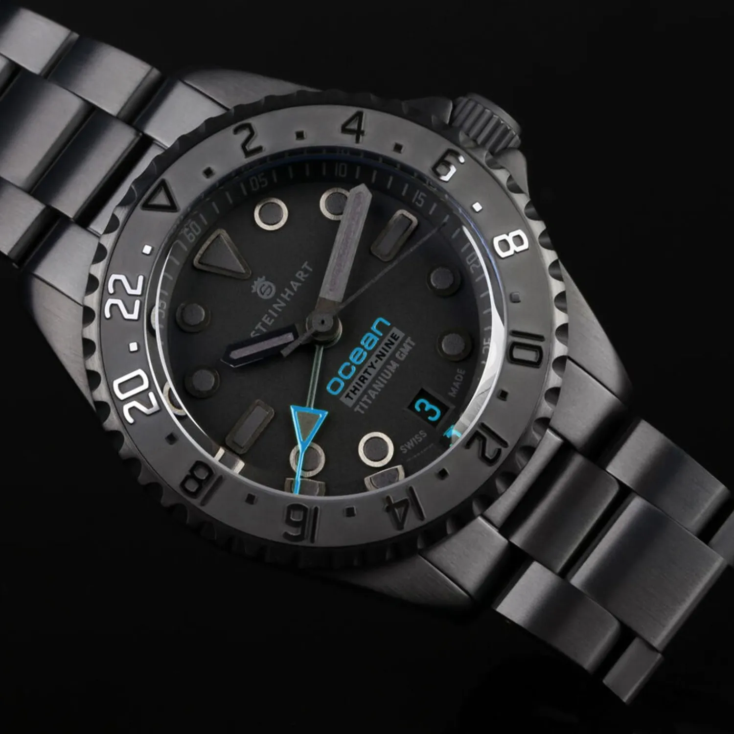 Steinhart Watches Premium Lijn^Oceaan 39 Titanium Gmt Phantom Blue
