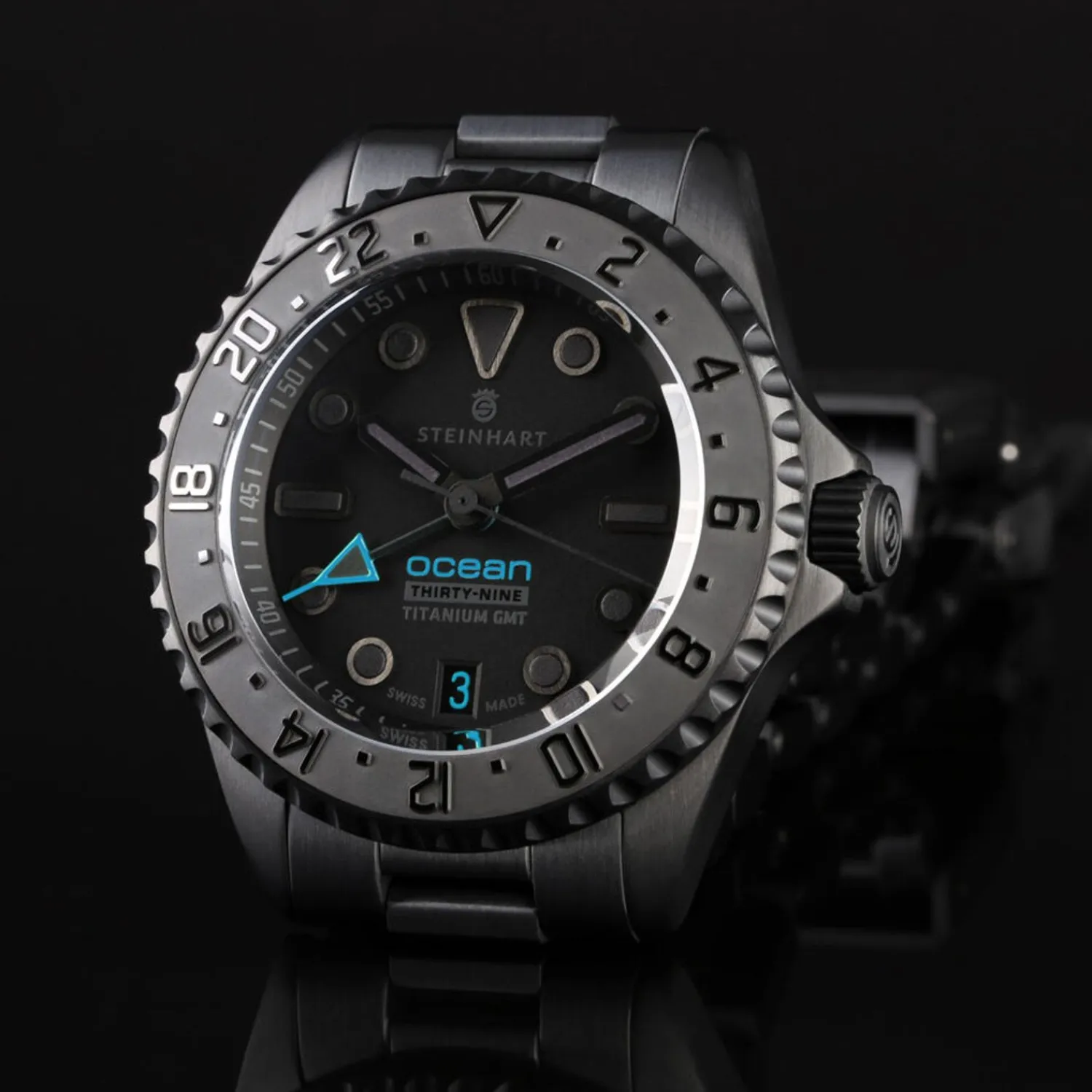 Steinhart Watches Premium Lijn^Oceaan 39 Titanium Gmt Phantom Blue