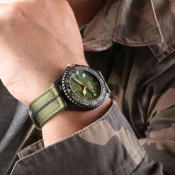 Steinhart Watches Duikhorloges 39 Mm^Ocean 39 Gmt Zwart Militair Kaki Duikhorloge