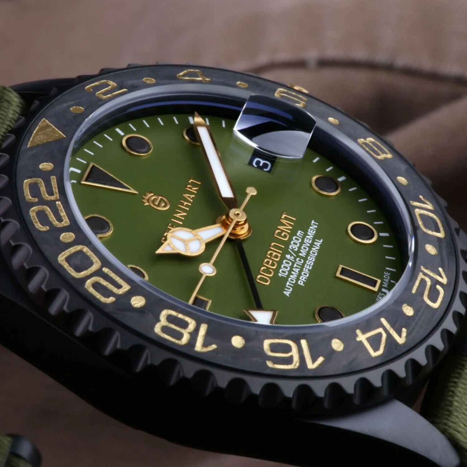 Steinhart Watches Duikhorloges 39 Mm^Ocean 39 Gmt Zwart Militair Kaki Duikhorloge