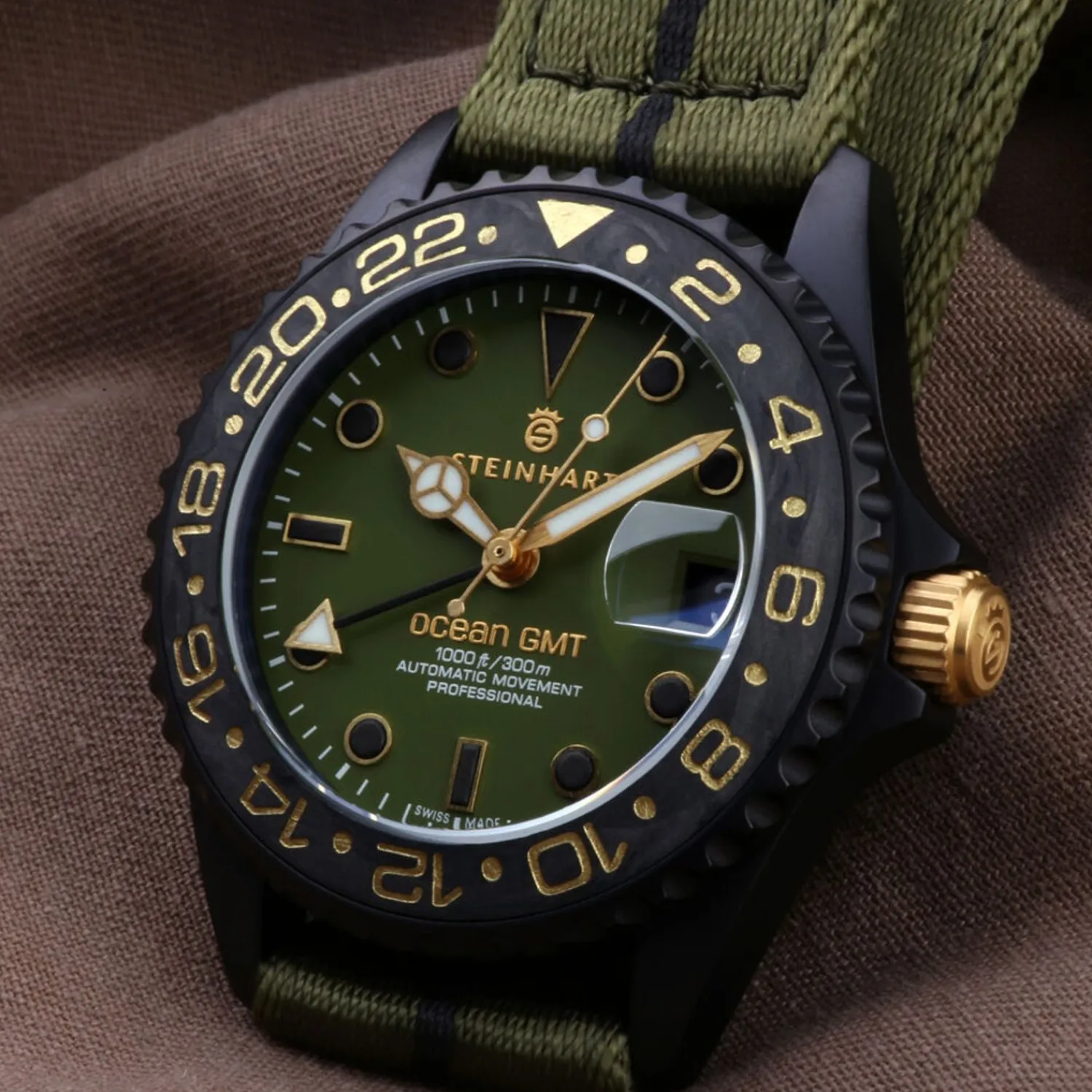 Steinhart Watches Duikhorloges 39 Mm^Ocean 39 Gmt Zwart Militair Kaki Duikhorloge