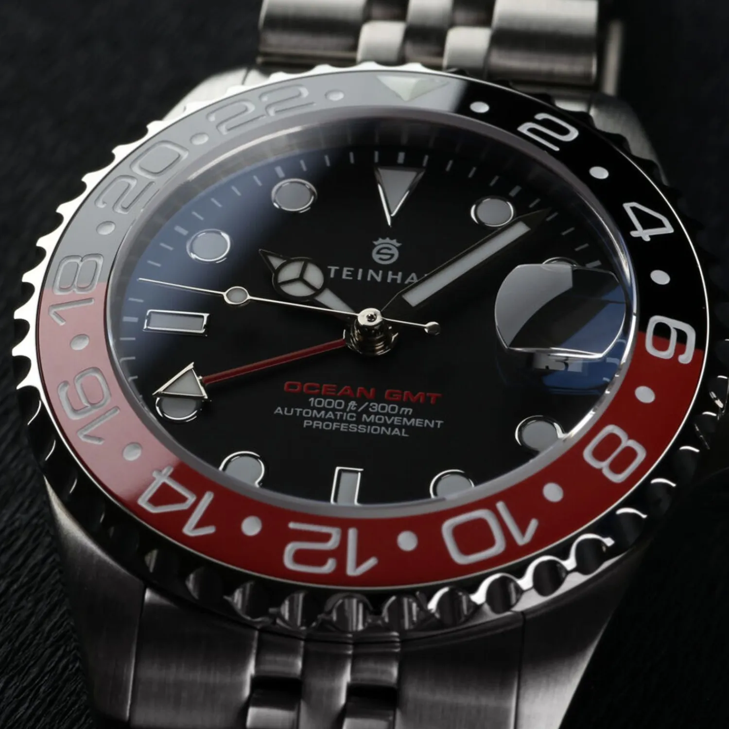 Steinhart Watches Duikhorloges 39 Mm^Ocean 39 Gmt.2 Zwart-Rood Keramiek Duikhorloge