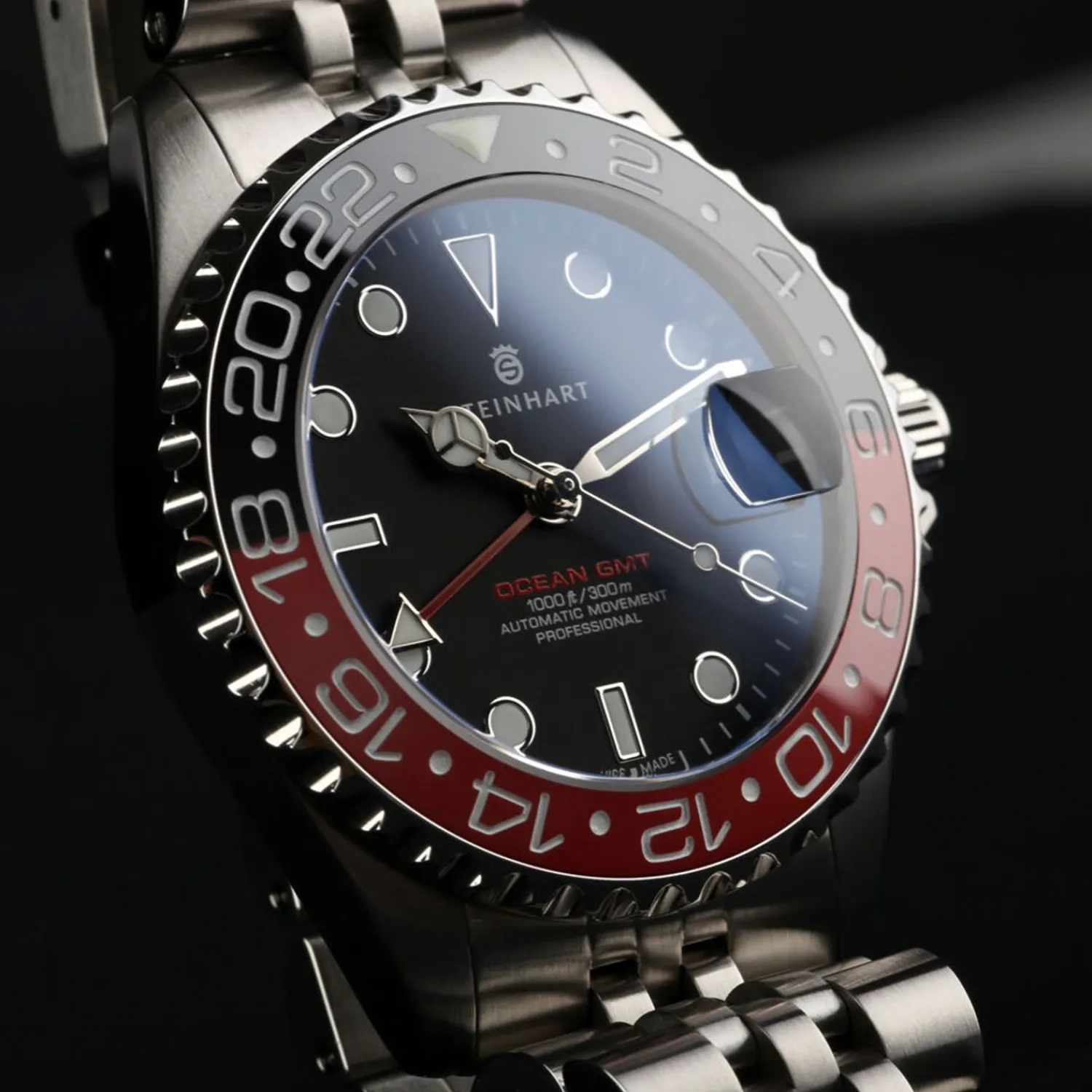 Steinhart Watches Duikhorloges 39 Mm^Ocean 39 Gmt.2 Zwart-Rood Keramiek Duikhorloge