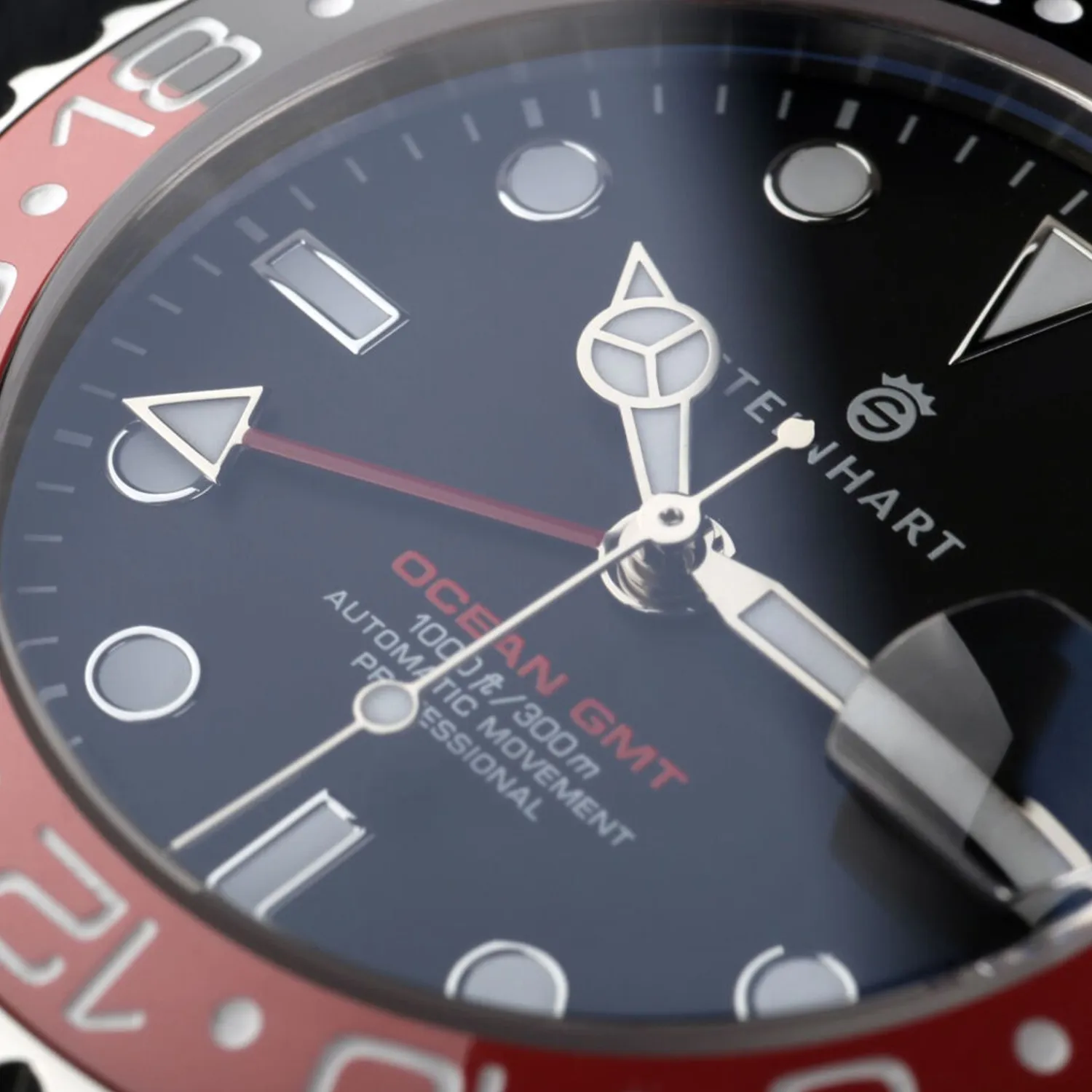 Steinhart Watches Duikhorloges 39 Mm^Ocean 39 Gmt.2 Zwart-Rood Keramiek Duikhorloge