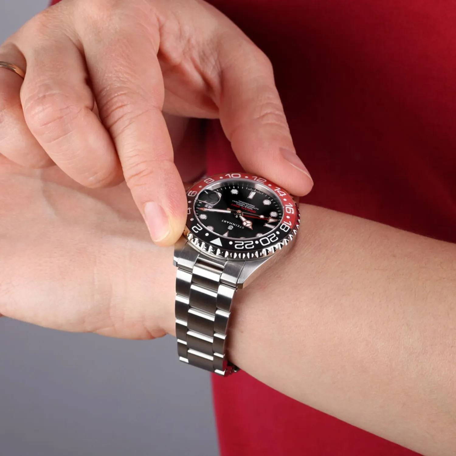 Steinhart Watches Duikhorloges 39 Mm^Ocean 39 Gmt Zwart-Rood Keramiek Duikhorloge