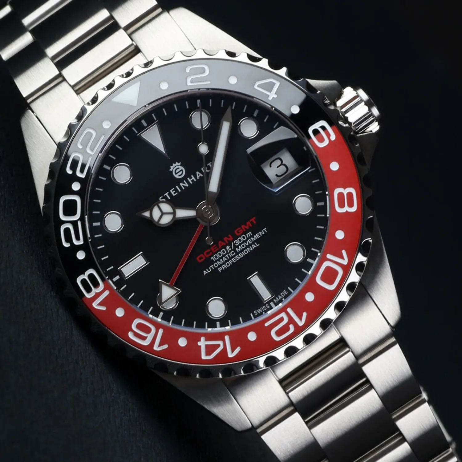 Steinhart Watches Duikhorloges 39 Mm^Ocean 39 Gmt Zwart-Rood Keramiek Duikhorloge