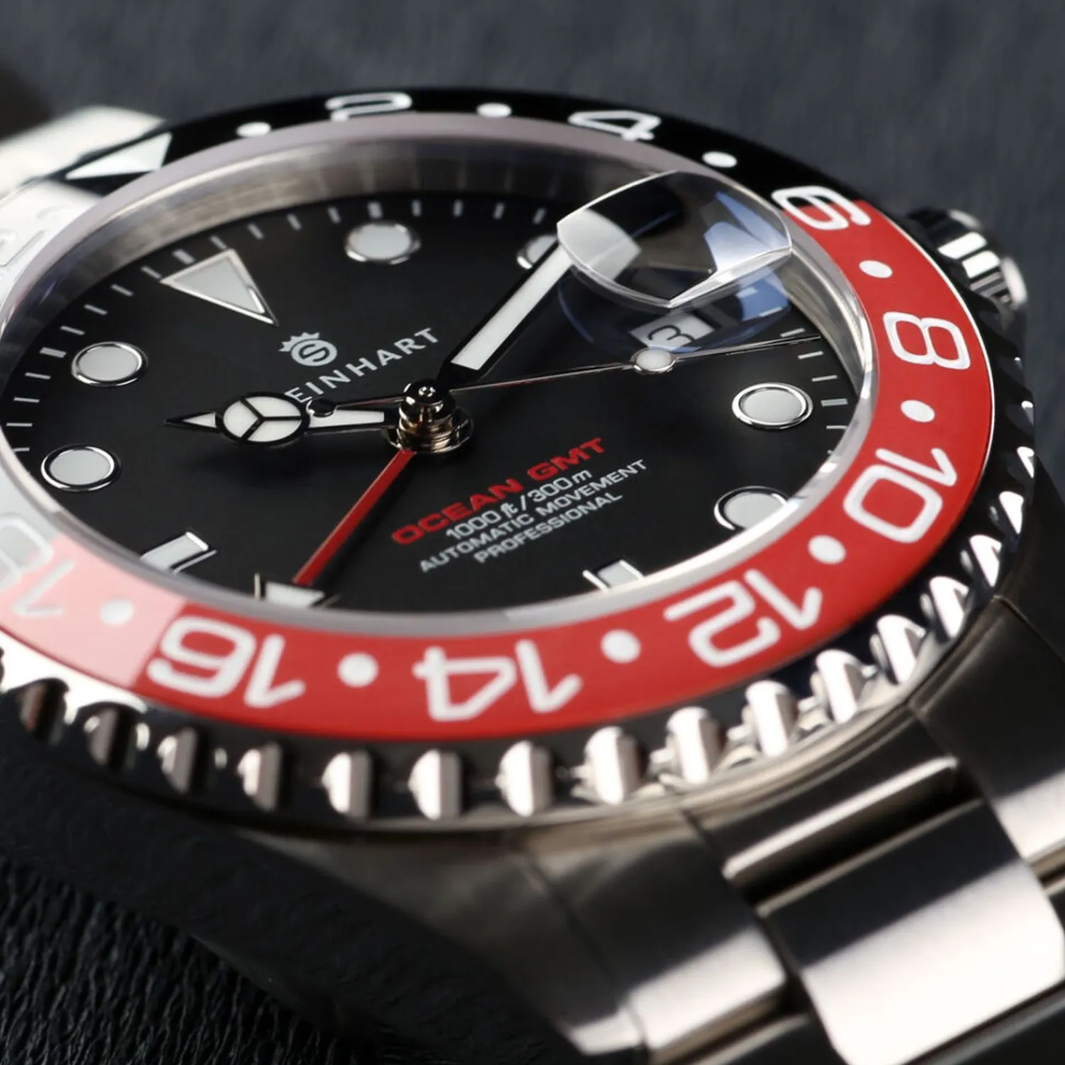 Steinhart Watches Duikhorloges 39 Mm^Ocean 39 Gmt Zwart-Rood Keramiek Duikhorloge