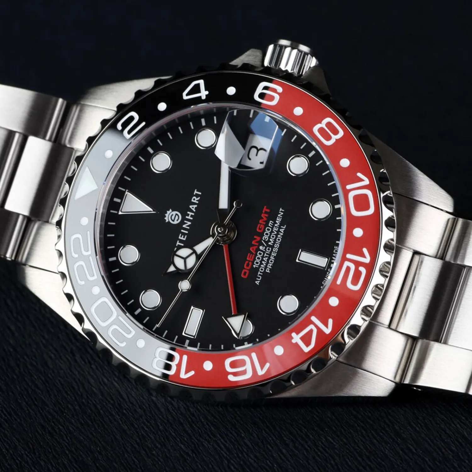 Steinhart Watches Duikhorloges 39 Mm^Ocean 39 Gmt Zwart-Rood Keramiek Duikhorloge