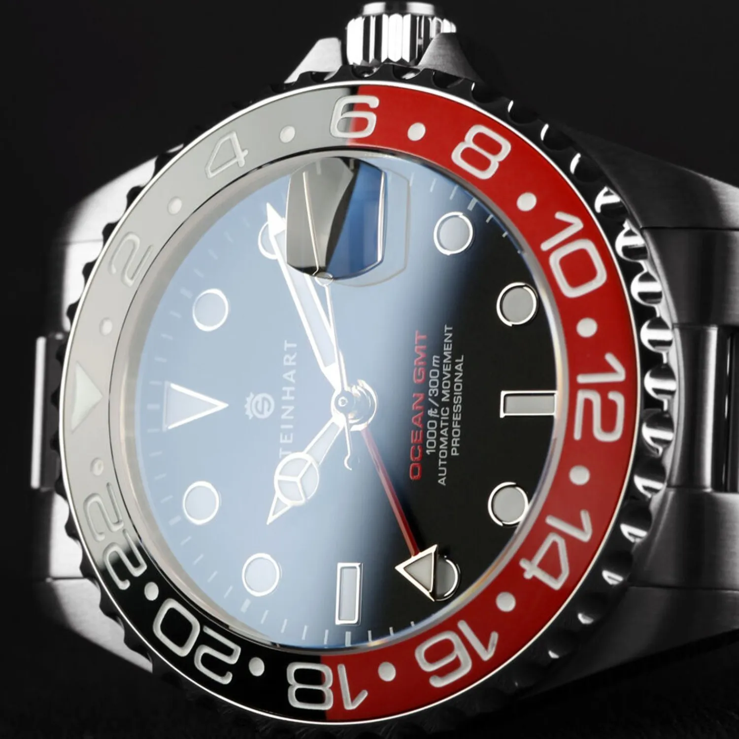 Steinhart Watches Duikhorloges 39 Mm^Ocean 39 Gmt Zwart-Rood Keramiek Duikhorloge