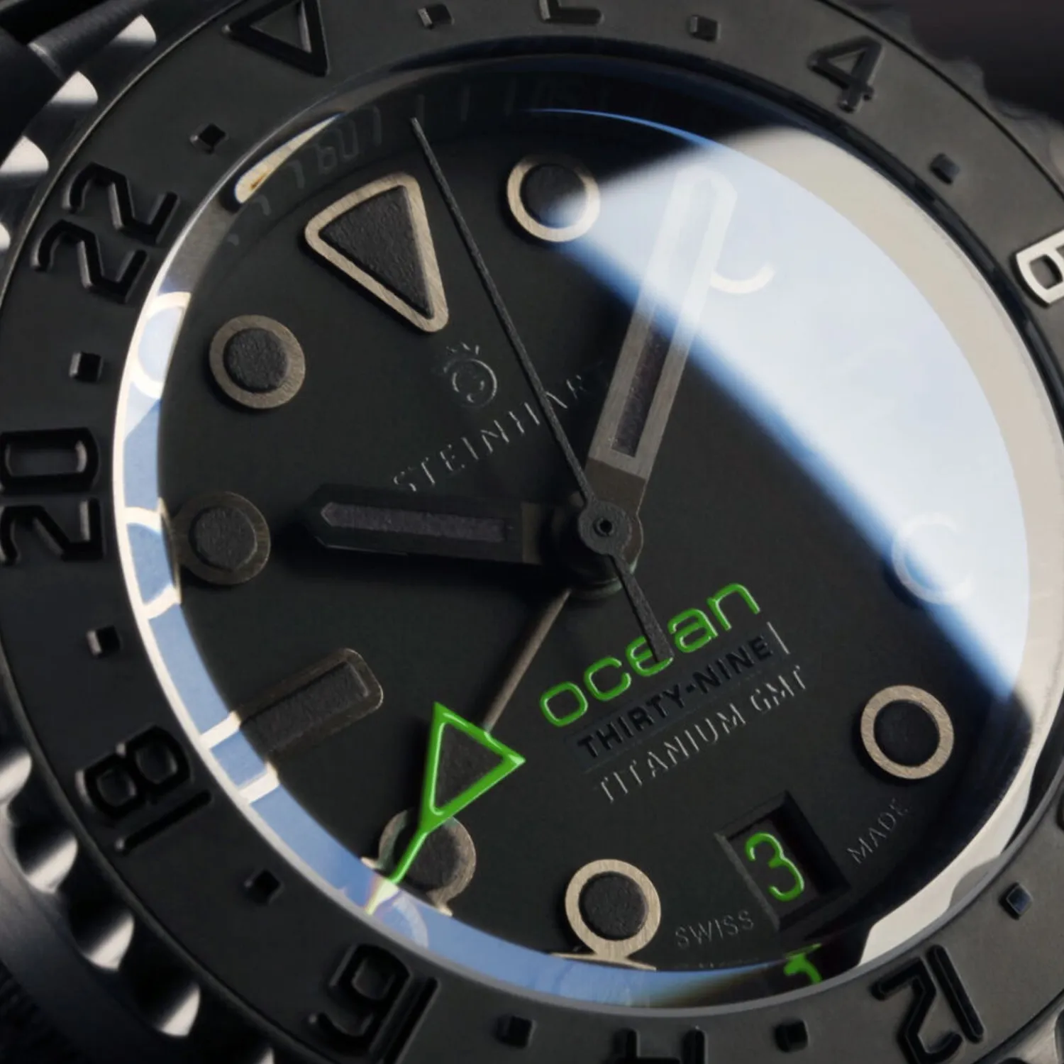 Steinhart Watches Premium Lijn^Ocean 39 Titanium Gmt Phantom Groen