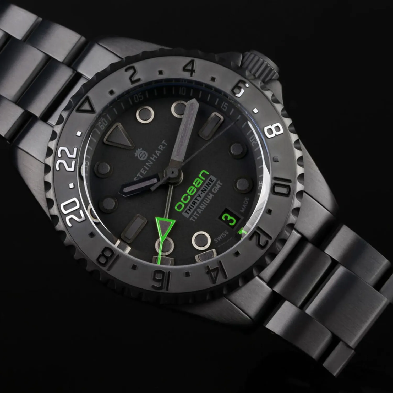 Steinhart Watches Premium Lijn^Ocean 39 Titanium Gmt Phantom Groen