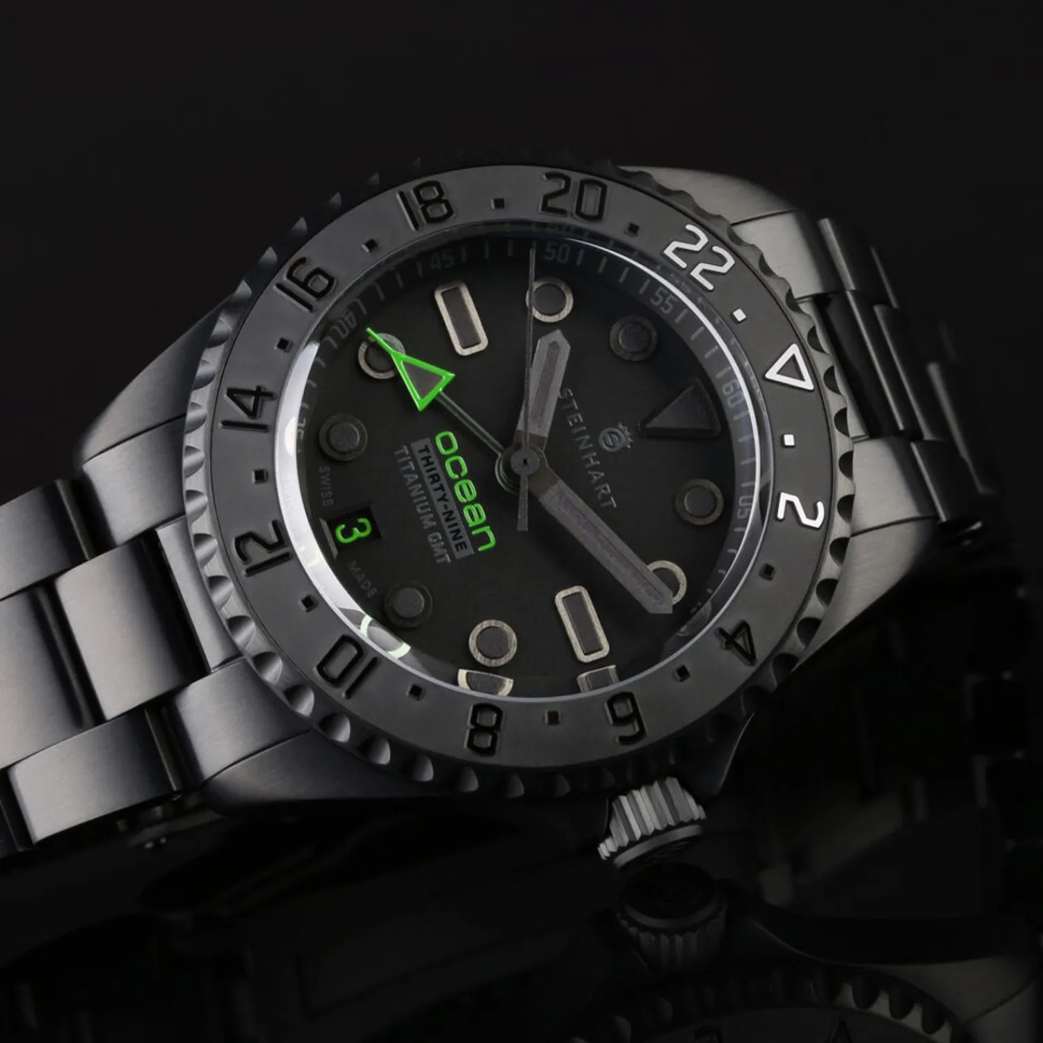 Steinhart Watches Premium Lijn^Ocean 39 Titanium Gmt Phantom Groen