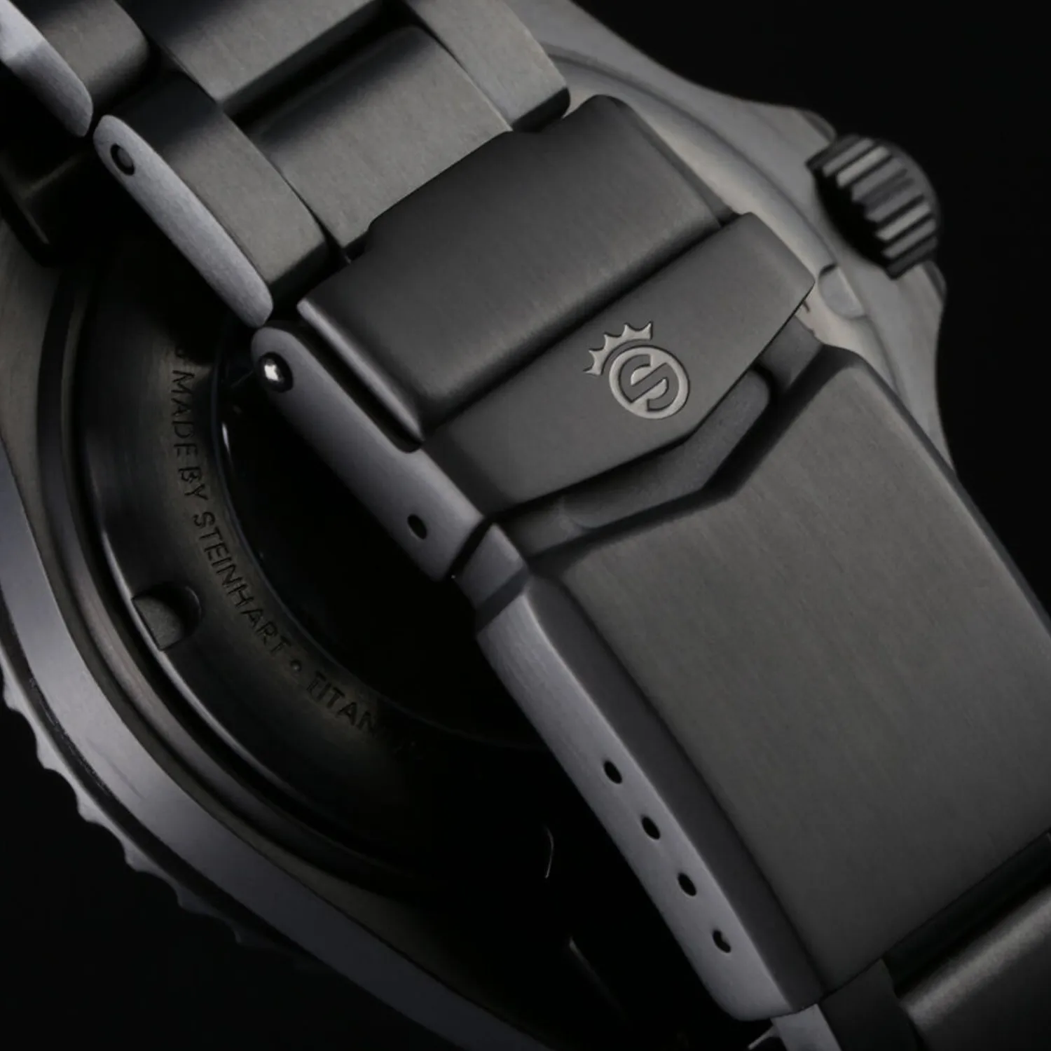 Steinhart Watches Premium Lijn^Ocean 39 Titanium Gmt Phantom Groen