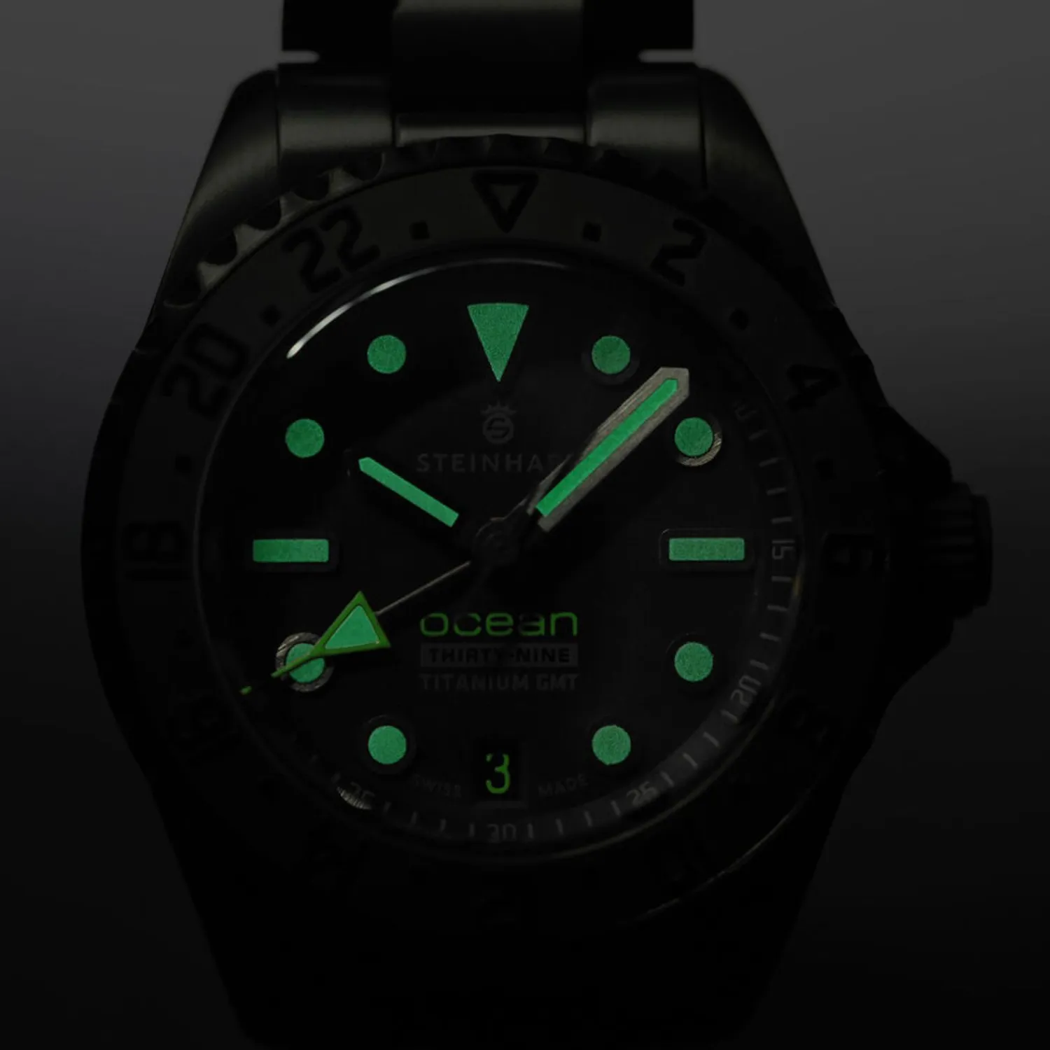 Steinhart Watches Premium Lijn^Ocean 39 Titanium Gmt Phantom Groen