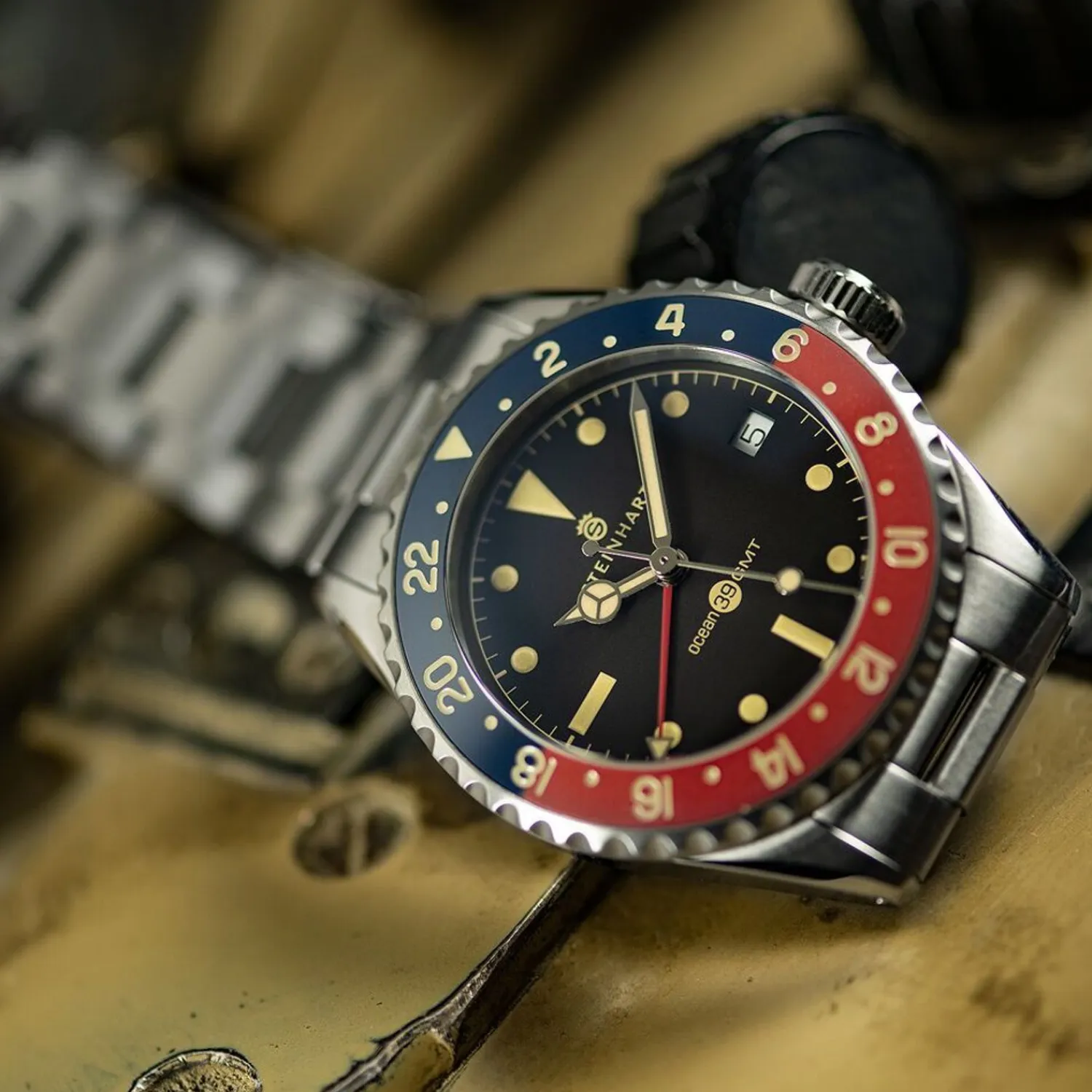 Steinhart Watches Duikhorloges 39 Mm^Ocean 39 Vintage Gmt Premium Blauw-Rood Keramiek Duikhorloge