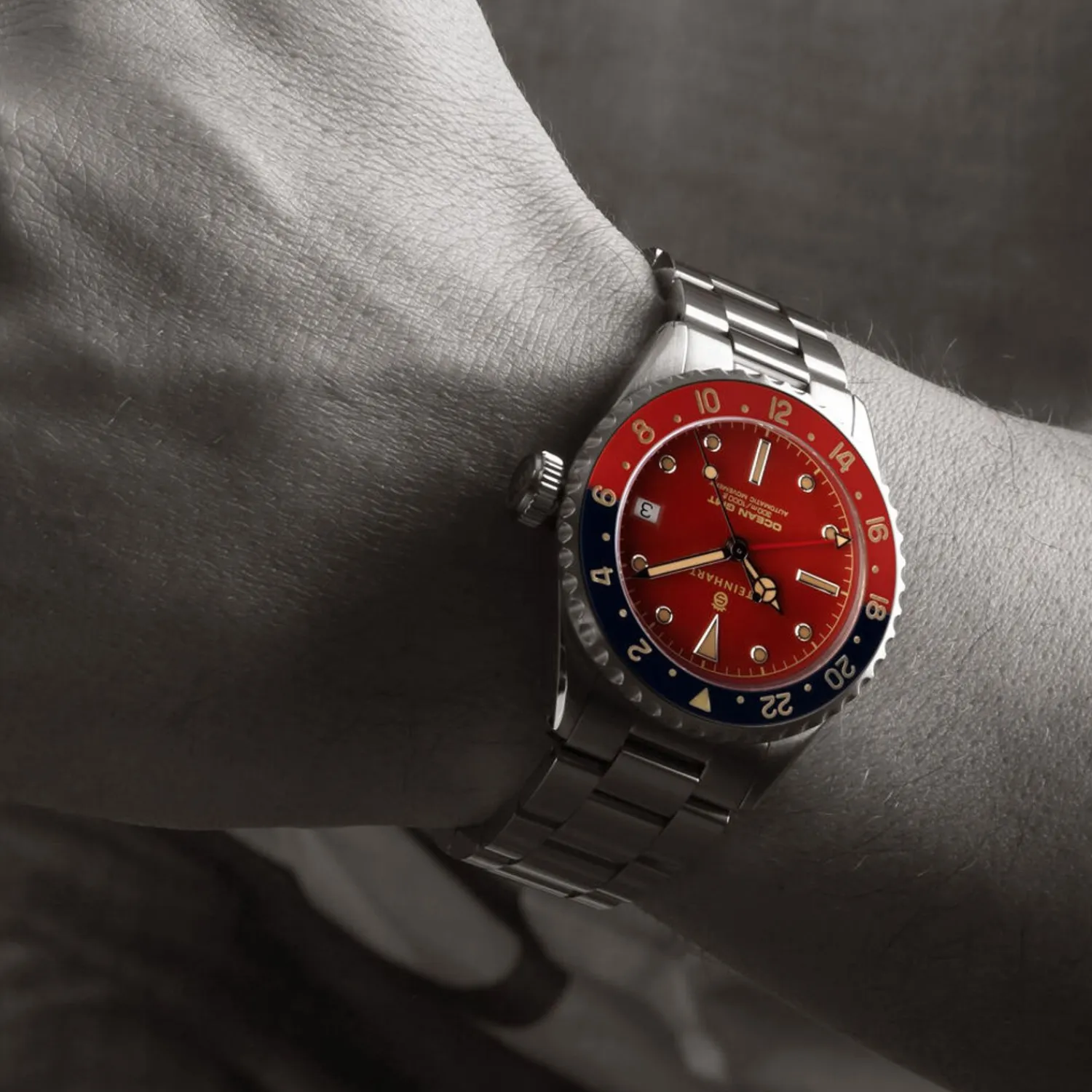 Steinhart Watches Duikhorloges 39 Mm^Ocean 39 Vintage Gmt Premium Rood Keramiek Duikhorloge