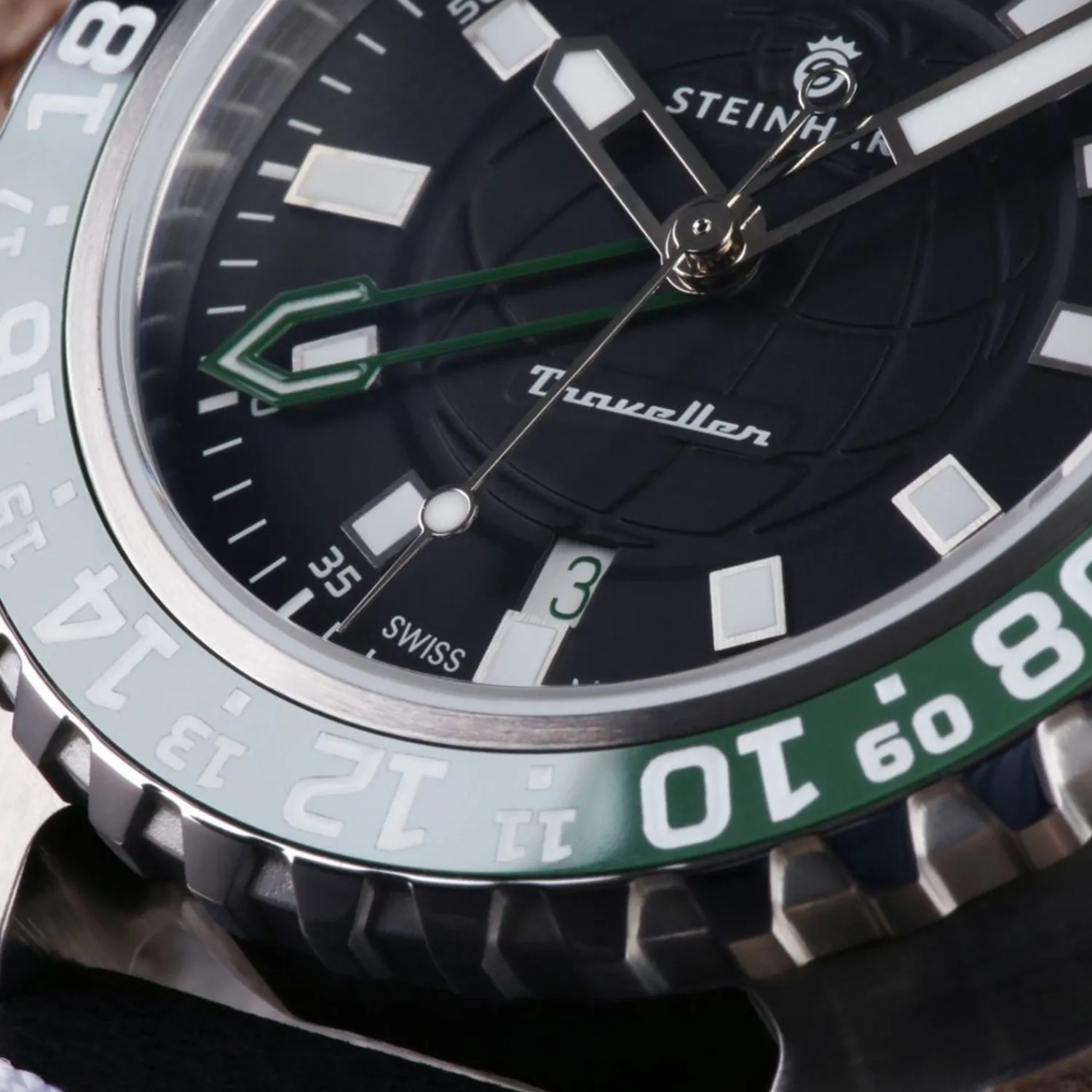 Steinhart Watches Duikhorloges 44 Mm^Traveller Gmt Groen Duikhorloge