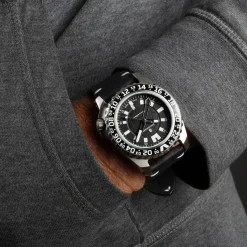 Steinhart Watches Duikhorloges 44 Mm^Traveller Gmt Zwart Duikershorloge