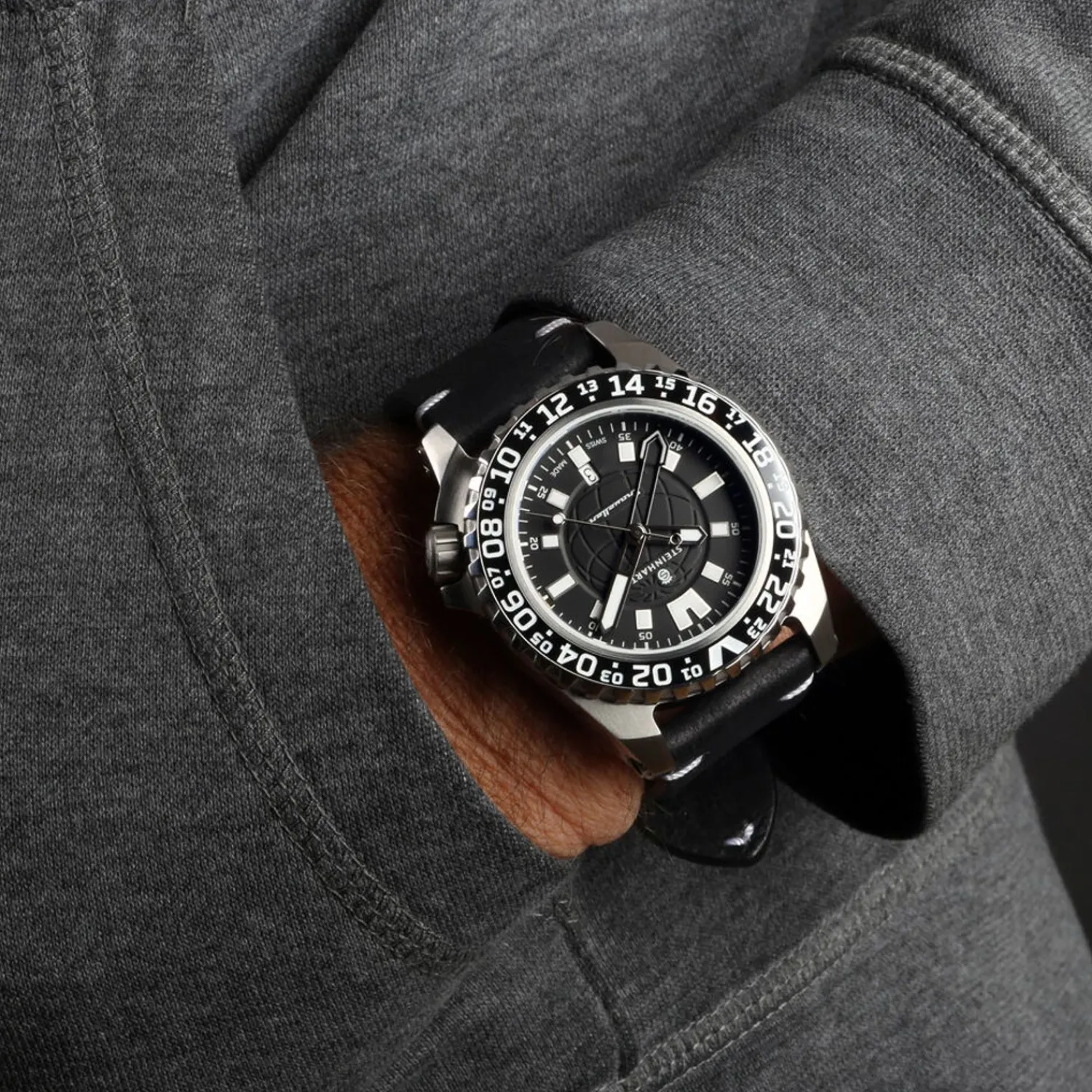 Steinhart Watches Duikhorloges 44 Mm^Traveller Gmt Zwart Duikershorloge