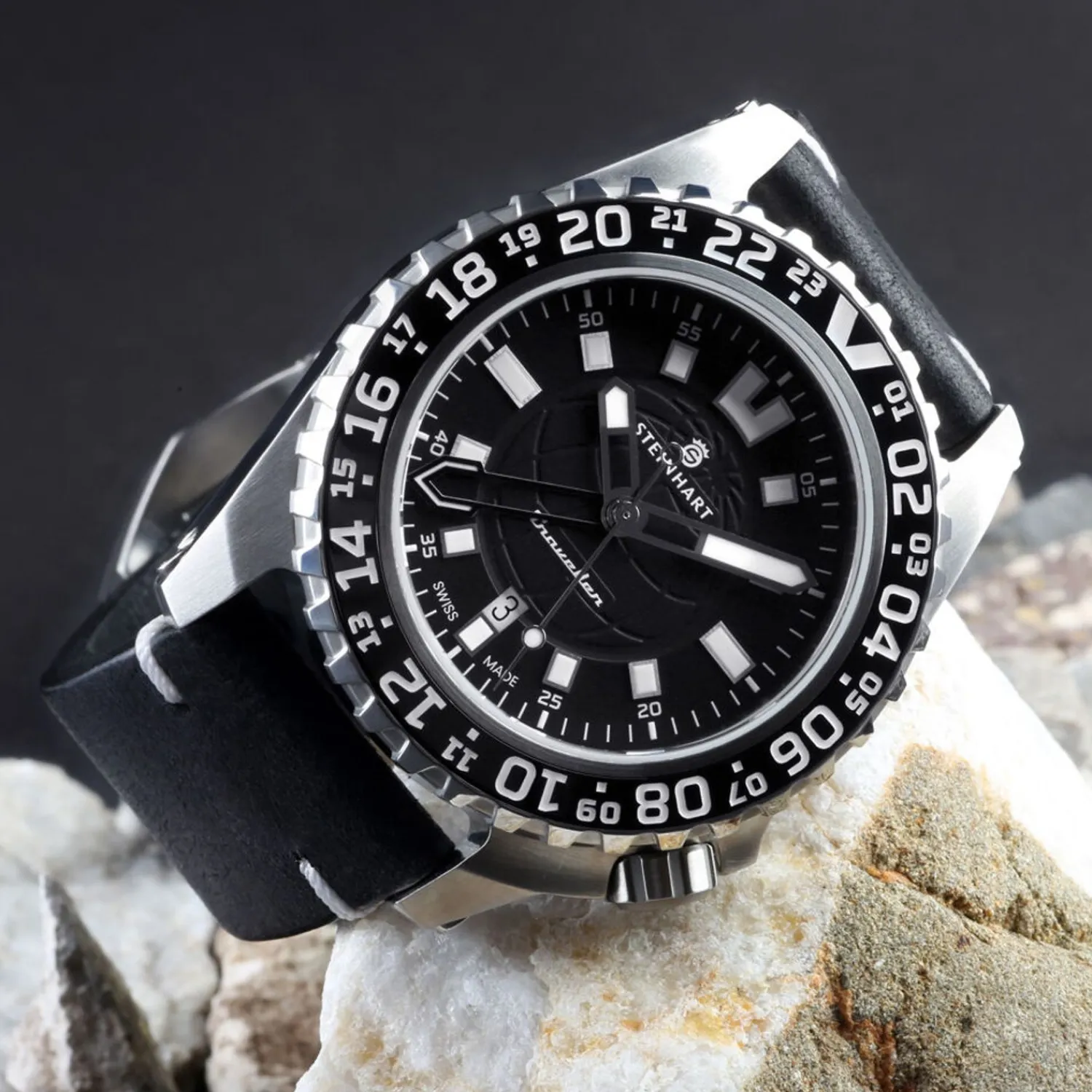 Steinhart Watches Duikhorloges 44 Mm^Traveller Gmt Zwart Duikershorloge